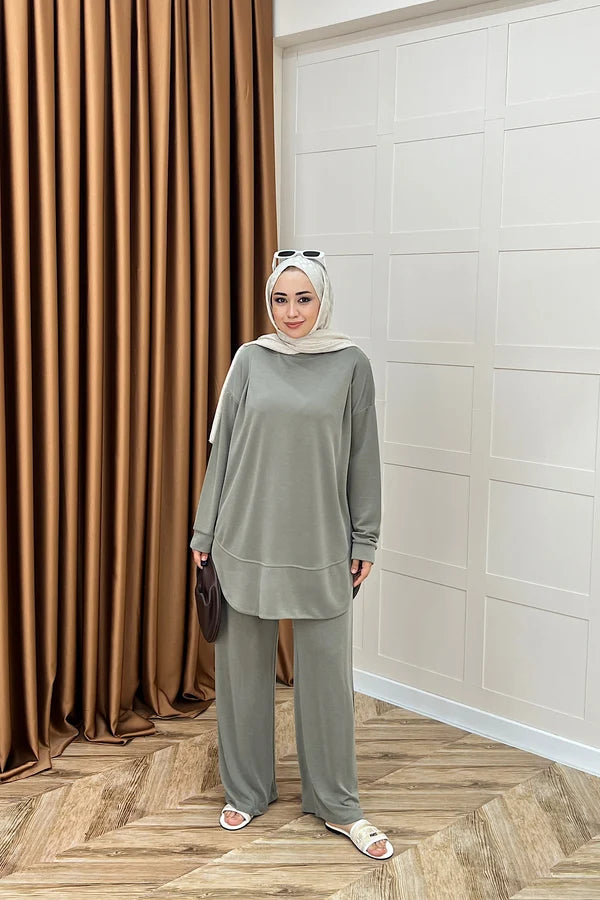 طقم نسائي كاجوال محتشم بقماش راقي ومريح – Ensemble Oversize Chic ✨🕊️